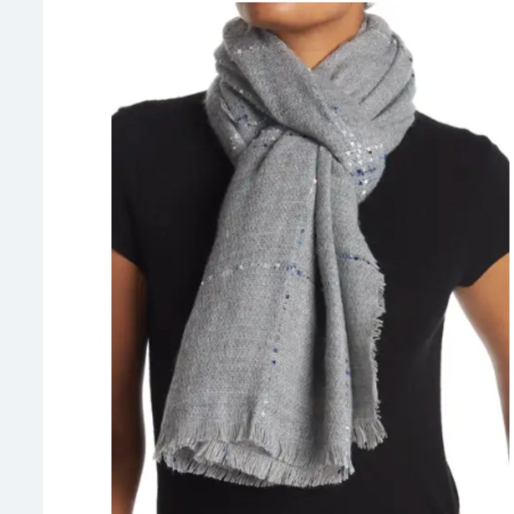 Plaid Frayed Trim Scarf in Grey